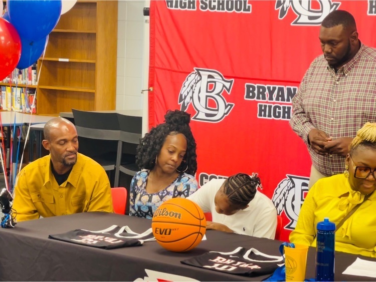 BryanCountyMHS's tweet photo. It was signing day for some of our BCH Girls Basketball players…Congratulations to Niyah Shuman and Anderia Jackson! Big things to come for these two!! 💯 #BeBC❤️🤍🖤 #GoRedskins🏀 https://t.co/GOp7lg47df