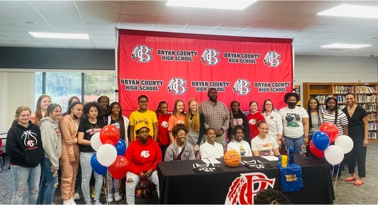 BryanCountyMHS's tweet photo. It was signing day for some of our BCH Girls Basketball players…Congratulations to Niyah Shuman and Anderia Jackson! Big things to come for these two!! 💯 #BeBC❤️🤍🖤 #GoRedskins🏀 https://t.co/GOp7lg47df