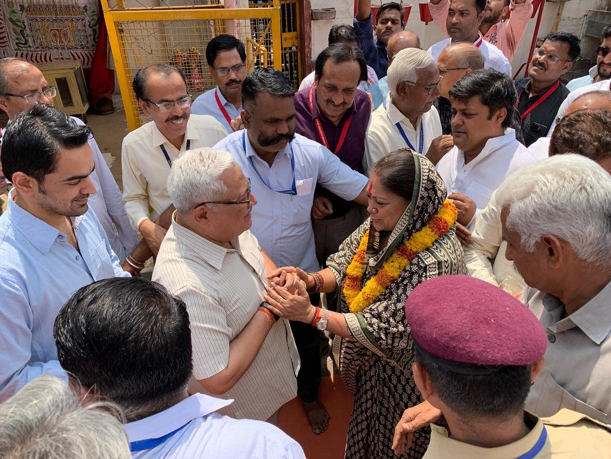 vivasvatpal's tweet photo. Today welcoming the Ex Chief Minister of Rajasthan @vasundhararajeofficial at Shri Kailadevi Mandir. 🙏🏻 #karauli #rajasthan #kailadevitemple https://t.co/pCusnJLLD0