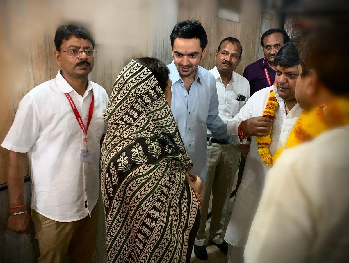 vivasvatpal's tweet photo. Today welcoming the Ex Chief Minister of Rajasthan @vasundhararajeofficial at Shri Kailadevi Mandir. 🙏🏻 #karauli #rajasthan #kailadevitemple https://t.co/pCusnJLLD0