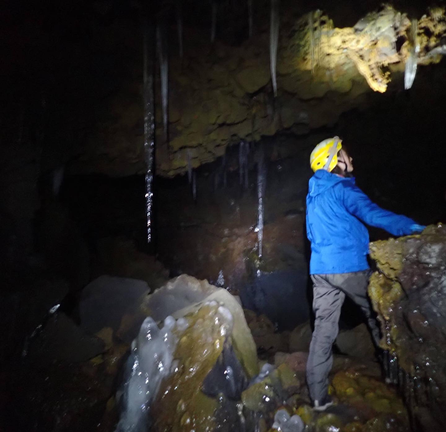 上智大学探検部 富士風穴の例年の活動写真になります ぜひご覧いただければと思います T Co Wq0mpzei0p Twitter