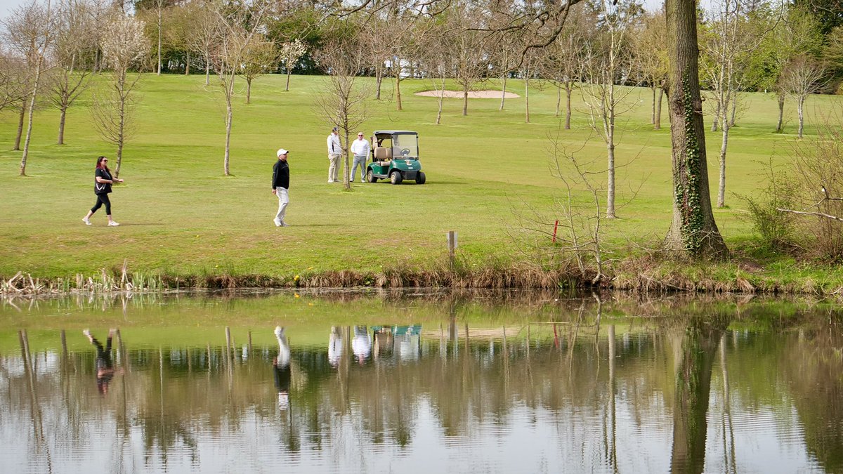 bbcmtd's tweet image. Charity @EWBlindGolf staged a competition at @Gaudet_Luce in Worcestershire. The golf club is going to become England’s first blind golf academy