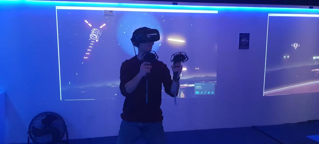 Divertidísimo regalo de cumple.
Nuevas experiencias 👾🎮😎 
#VR #move 
#VRexperience