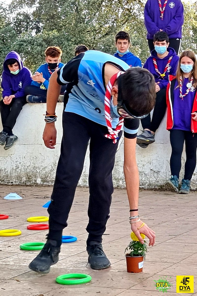 #LaDYAvaAlCole | 👨‍🏫 Este sábado un voluntario de <a href="/DYAExtremadura/">DYA Extremadura</a> se ha desplazado hasta la localidad de 📍#Salvaleón para impartir un taller sobre los riesgos del consumo de bebidas alcohólicas a los 'escultas' y 'rovers' del Grupo Scout <a href="/Alkazires462/">Grupo Scout Al-Kazires</a> durante su acampada.