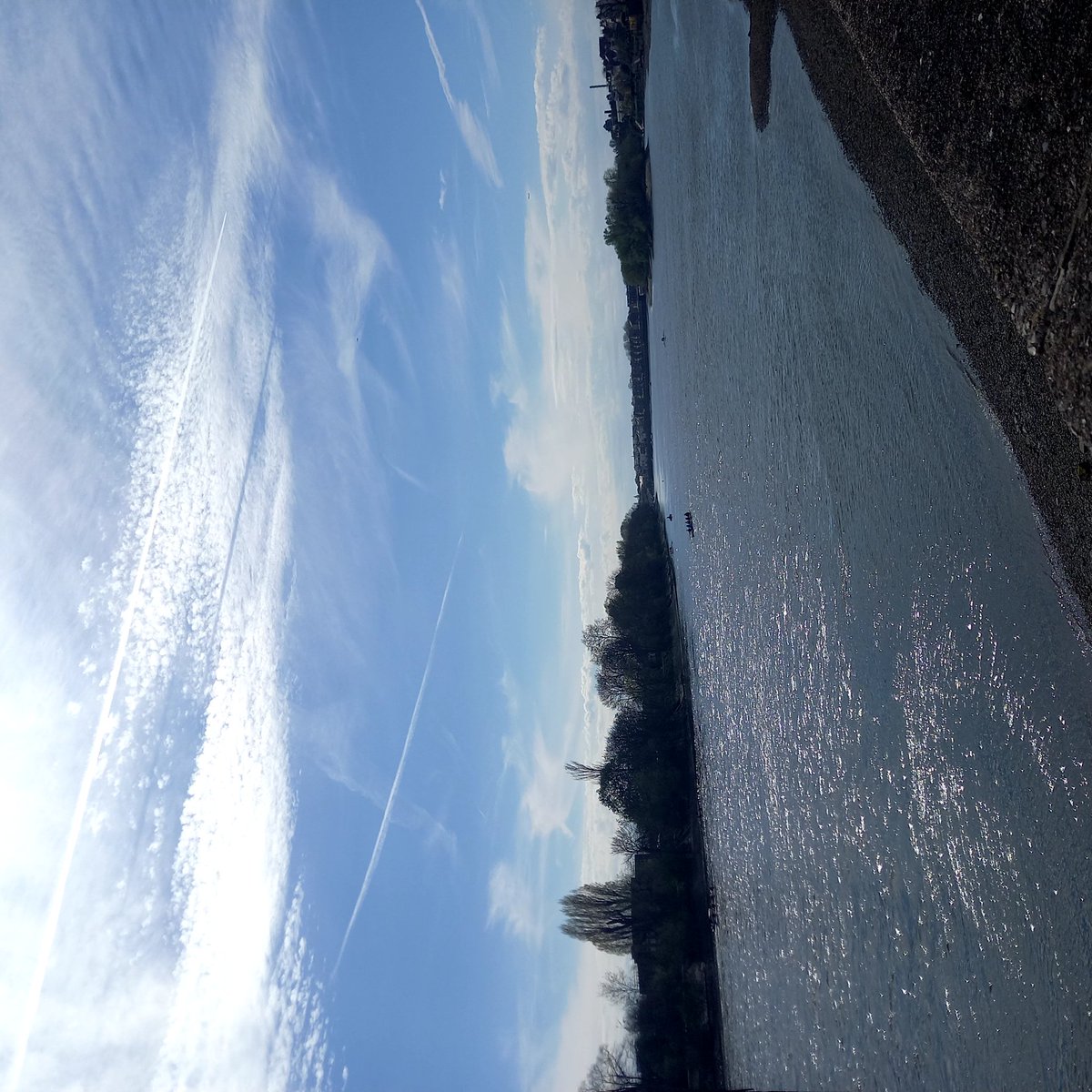 creamtea69's tweet photo. Hello River Thames https://t.co/ybNDeE4xeN