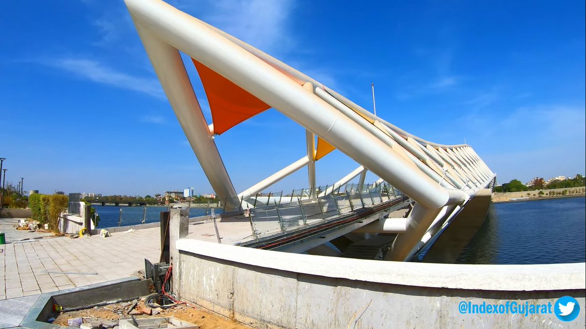 IndexofGujarat's tweet photo. Update :
Ahmedabad Riverfront Foot-over-bridge

Clarification:
- These are real images and not some animation. https://t.co/9FmVzI2tfF