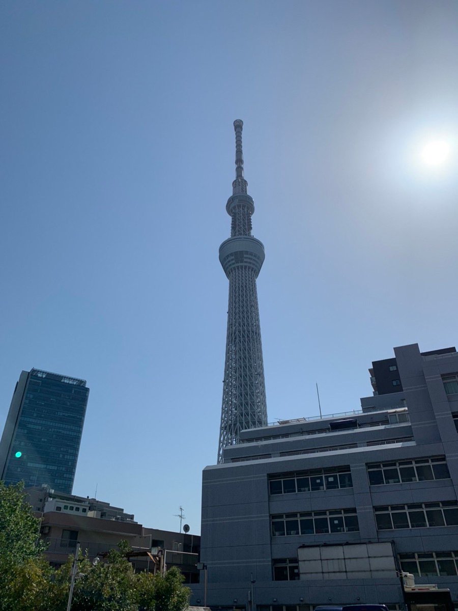 RooBal_RE's tweet photo. 今日は墨田区へ撮影にきました📷
雲一つない晴天です☺️
どんなルーフバルコニーに出会えるか楽しみです👏 https://t.co/jmdm9oGPbE