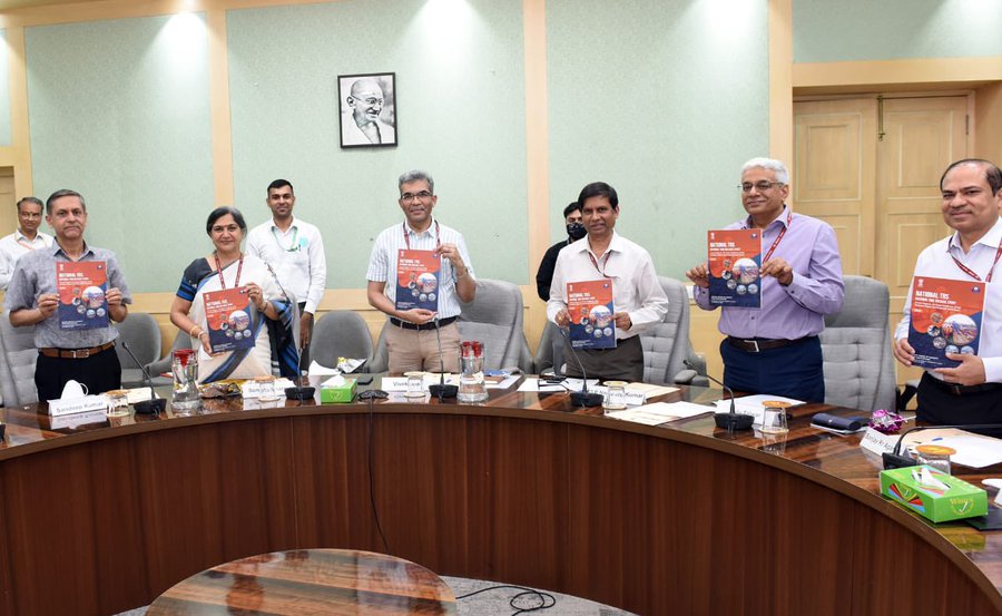 nikitasingla17's tweet photo. National #TimeReleaseStudy 2022 launched by @cbic_india. Significant drop in average cargo release time across port categories reflects improvement in India's trade facilitation endeavor. NTRS 2022 is 3rd annual TRS. Pleased to be supporting the series since its inception in 2019 https://t.co/gvtE9HVBW4