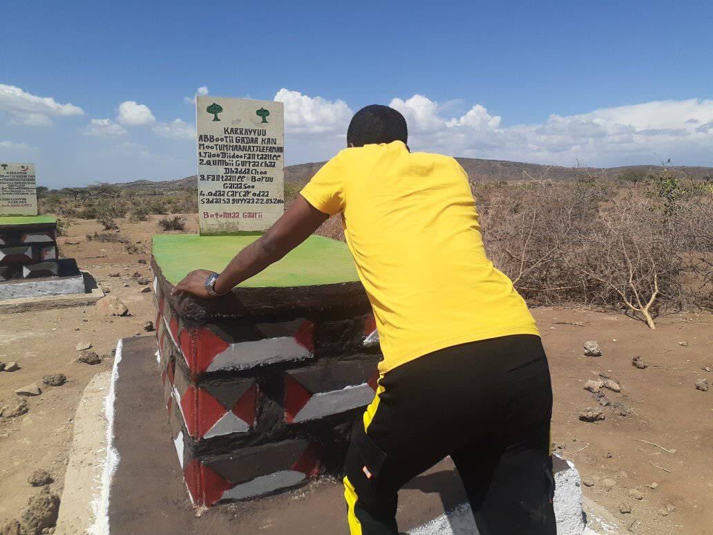 GuyoWAbajirma's tweet photo. This is the mass graves of Karayu Geda leaders which was brutally Murdered by Shimalis Abdisa and Abiy Ahmed lead gangesters😭😭

Facist ,Cruel and blood thirst mafias .

Photo by @Merga Angasu of OBS https://t.co/FOkLiiuDNr