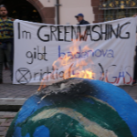 badenova will mit einem Innovationsfonds, der vielleicht 5.000t CO2eq "einsparen" könnte

>250.000 t CO2eq Erdgaslieferungen "ausgleichen"

Greenwashing!

Und macht Werbung für Erdgas-Putin.
Und bezahlt Lobbyisten in Berlin.