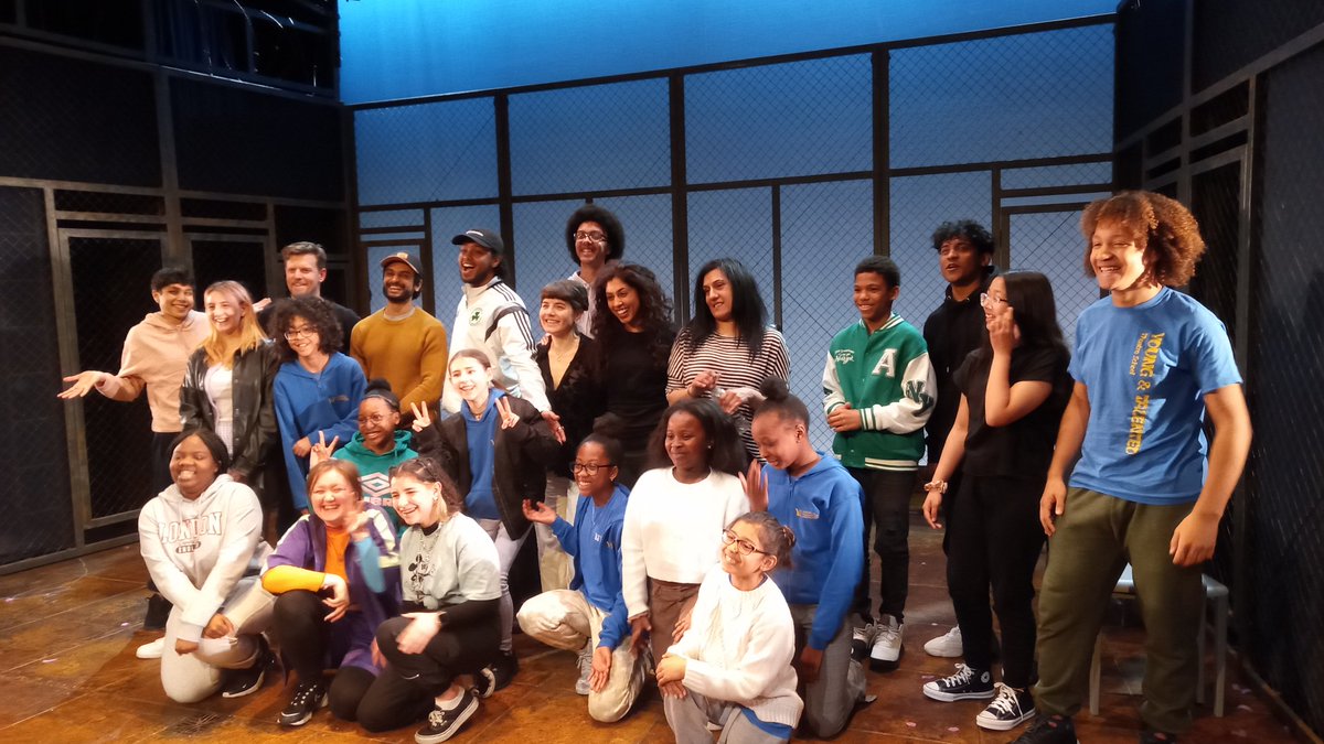 Cast of #TheBoneSparrow with the young people who came for the matinee and Q&A last Saturday. They asked excellent questions, giving me hope for the future. 🙏
