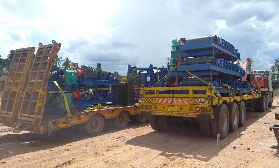 WalkaboutRes's tweet image. A range of machinery and equipment has made it off the ships and arrived on-site at Lindi Jumbo! 

We have spent the weekend offloading and preparing for installation.

#LindiJumbo #GraphiteMine #Construction
