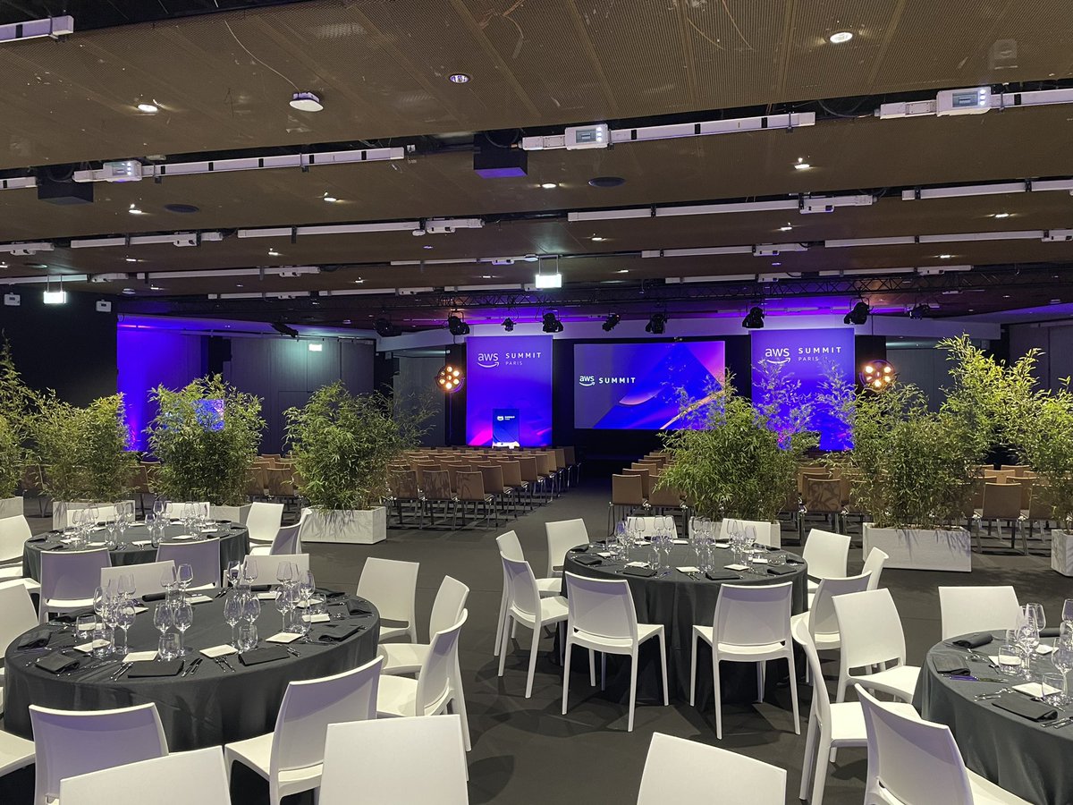 ericbeaurepaire's tweet photo. Tout est prêt pour recevoir nos exécutive #AWSsummit https://t.co/8JU5XSYuu5