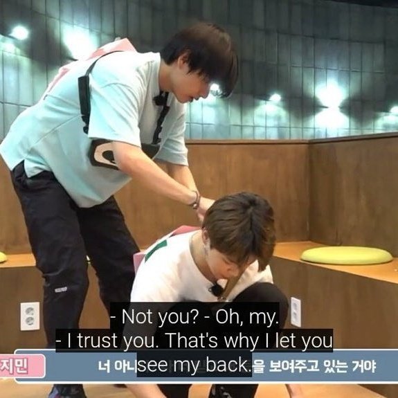 ReiSeook's tweet photo. “o T no BTS significa traidores”

 –– 🖇️ uma thread  do bangtan  traindo um ao  outro;  https://t.co/ayXuN4e7MA