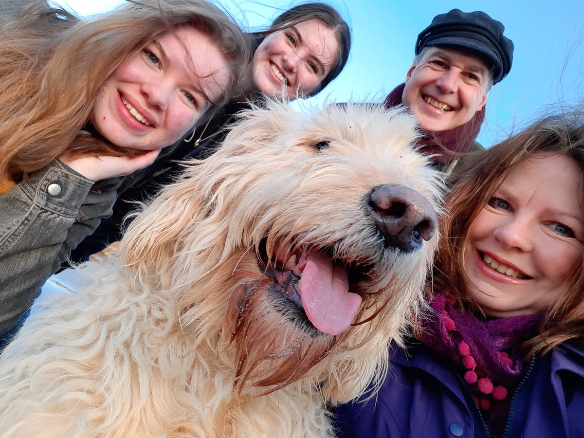 raquel4sbc's tweet photo. So, what's my motivation for wanting to be involved in local politics? I have a very wise friend aged 10, and when he looked at my leaflet he said: 'She looks like she just wants people to be happy.' And guess what - he nailed it! Isn't that what we all want? 1/4 https://t.co/22SEz0ihIs