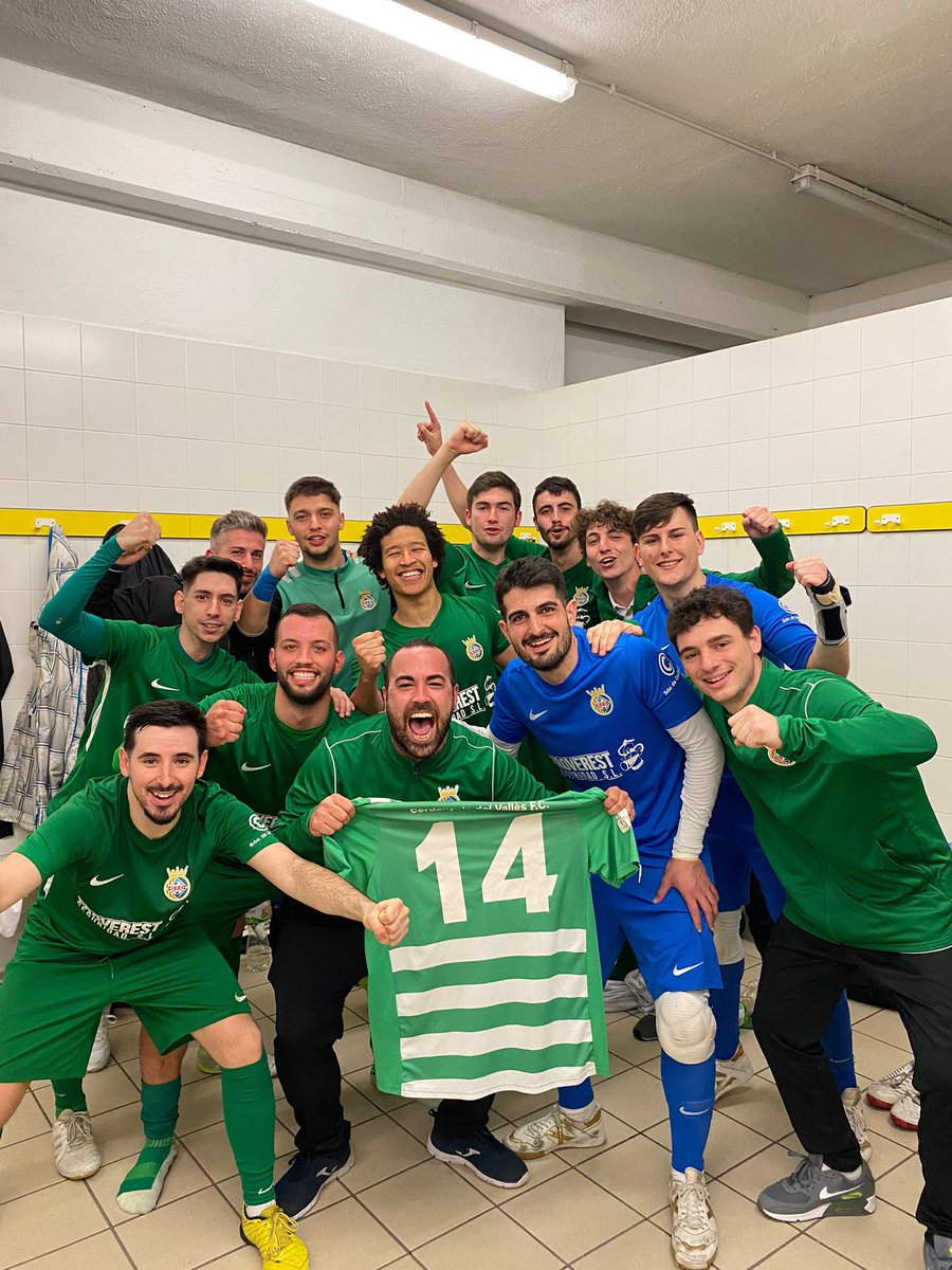 CERDANYOLAFC's tweet photo. Quina nit…😬😮 El que vem viure ahir a #Guiera va ser màgic. Que sí, que estem a quarts de final de la #COPACAT 🏆 que sí que ens vem imposar 2-1 al líder tot i l’expulsió d’Hèctor. Que sí, que això…
ÉS UN EQUIPÀS! ⚽️🍍 Anem a per més @SantiMISTER1980 i companyia?🤭 https://t.co/FRKNgxYqB5
