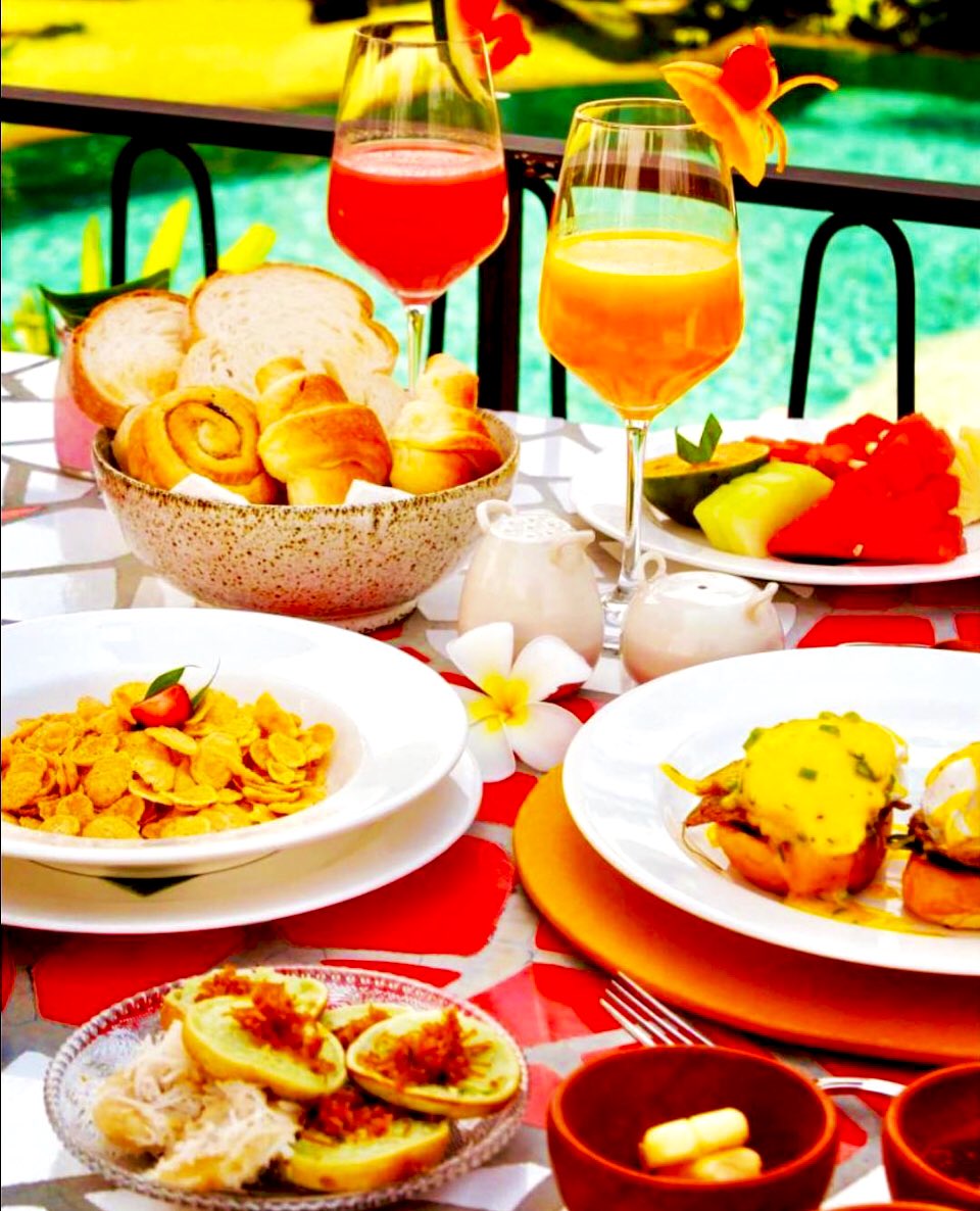 バリ島のホテル朝食🌴💕 て 見た目鮮やか🌈 ステキなのです💖💖💖