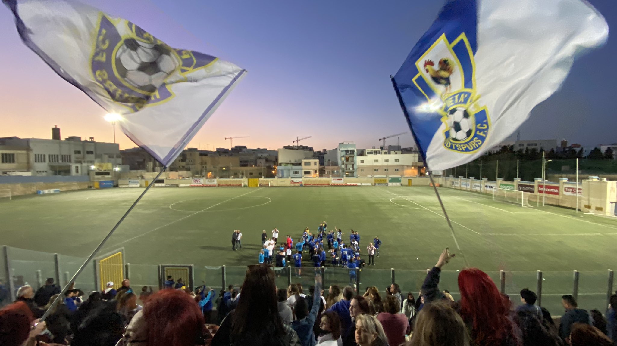 オザキセイヤ マルタ島 マルタのプロサッカーシーズン最終戦に行ってきた 今回も感動 スポーツって良いな 友人が所属するチームが勝って昇格決定 来シーズンはマルタプレミアリーグでプレー 観に行こう 10tetsusoccer カッコ