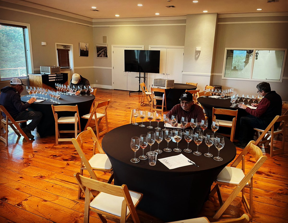 Nothing better than a staff Rosé tasting. Every day is a rosé day!
.
.
.
#rosé #drinkpink #threeriverswinery #winetasting #foleyfoodandwinesociety #wallawallavalleywine #wwvalleywine #wawine #wa_state_wine #visitwallawalla #toughjobs