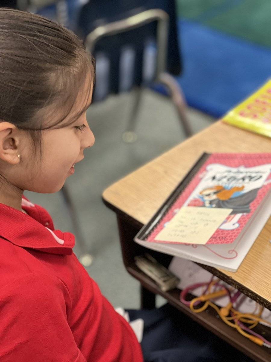 bil_govea's tweet photo. Nothing makes my teacher heart happier than seeing the growth that my little first graders have made this year 🥰 We are taking a sneak-peak before reading our chapter books. @CarrolltonElem #CELionPride https://t.co/ZvNzXjbOGe