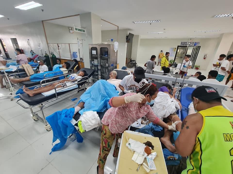 dzonbel's tweet photo. WE NEED MORE DOCTORS, FOOD, AND CLOTHES!!!!! 

#LeyteNeedsHelp https://t.co/oUzwRh9yLk