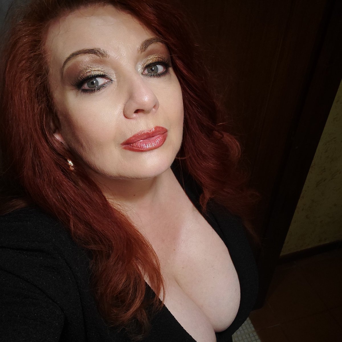 Questo selfie è dedicato a tutti coloro che mi amano da tanti anni
💋💋💋💋❤️❤️❤️❤️❤️😜😜

allmylinks.com/jessica-rizzo

#model  #beautiful #bellagente #beleza #prettywoman #actress #artista #artist #attriciitaliane l #modelswebcam #camwoman #attrice #film #scambista #greeneyesmakeup