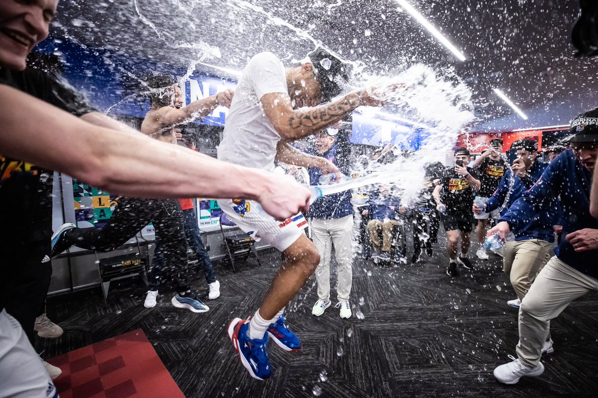 KUHoops's tweet photo. To think this was just one week ago 💭 🏆 https://t.co/pNMjMQ41JK