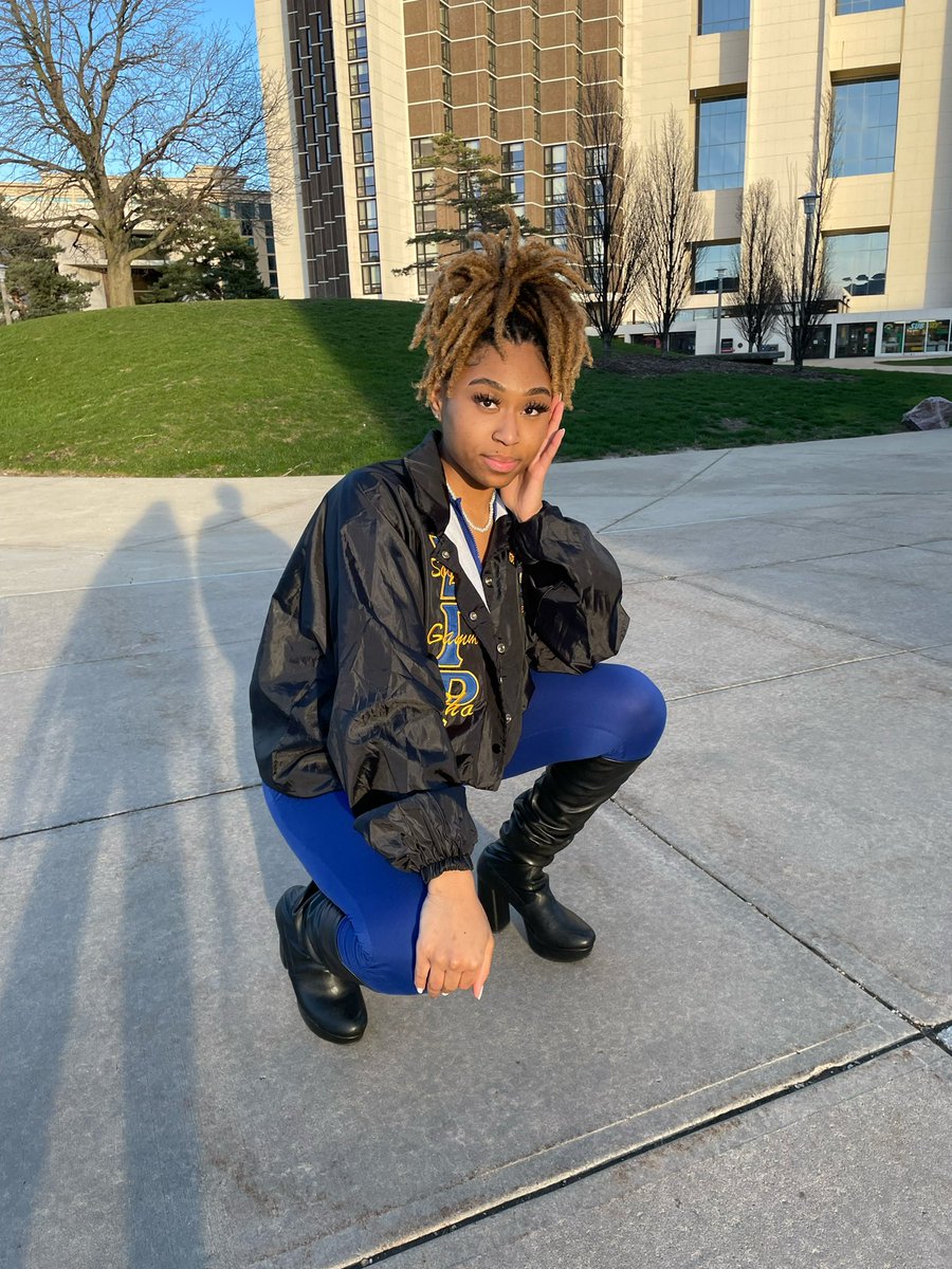 _jayyydoll's tweet photo. It’s a royal blue and gold state of mind 💛💙 https://t.co/Ro2wVPy8SW