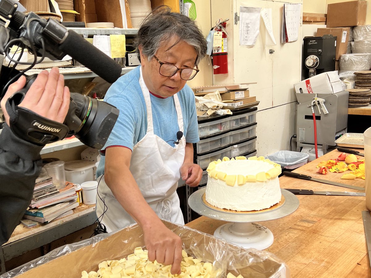 DionLimTV's tweet photo. “𝗜 𝗱𝗶𝗱𝗻’𝘁 𝗸𝗻𝗼𝘄 𝗶𝘁 𝘄𝗮𝘀 𝗶𝗹𝗹𝗲𝗴𝗮𝗹” Ambrosia bakery owner Keith Troung was hit w/a $4500 fine for pruning 2 trees outside his Ocean Ave biz

He &amp; biz council say overgrown trees blocked a stop sign &amp; cars sped thru putting customers in danger #SanFrancisco (1) https://t.co/Znw5oXnCb7