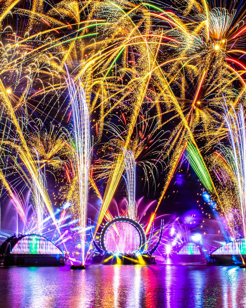 Does it get any better than this?

#epcot #disneyfireworks #disneypodcast #yesplease #stunning