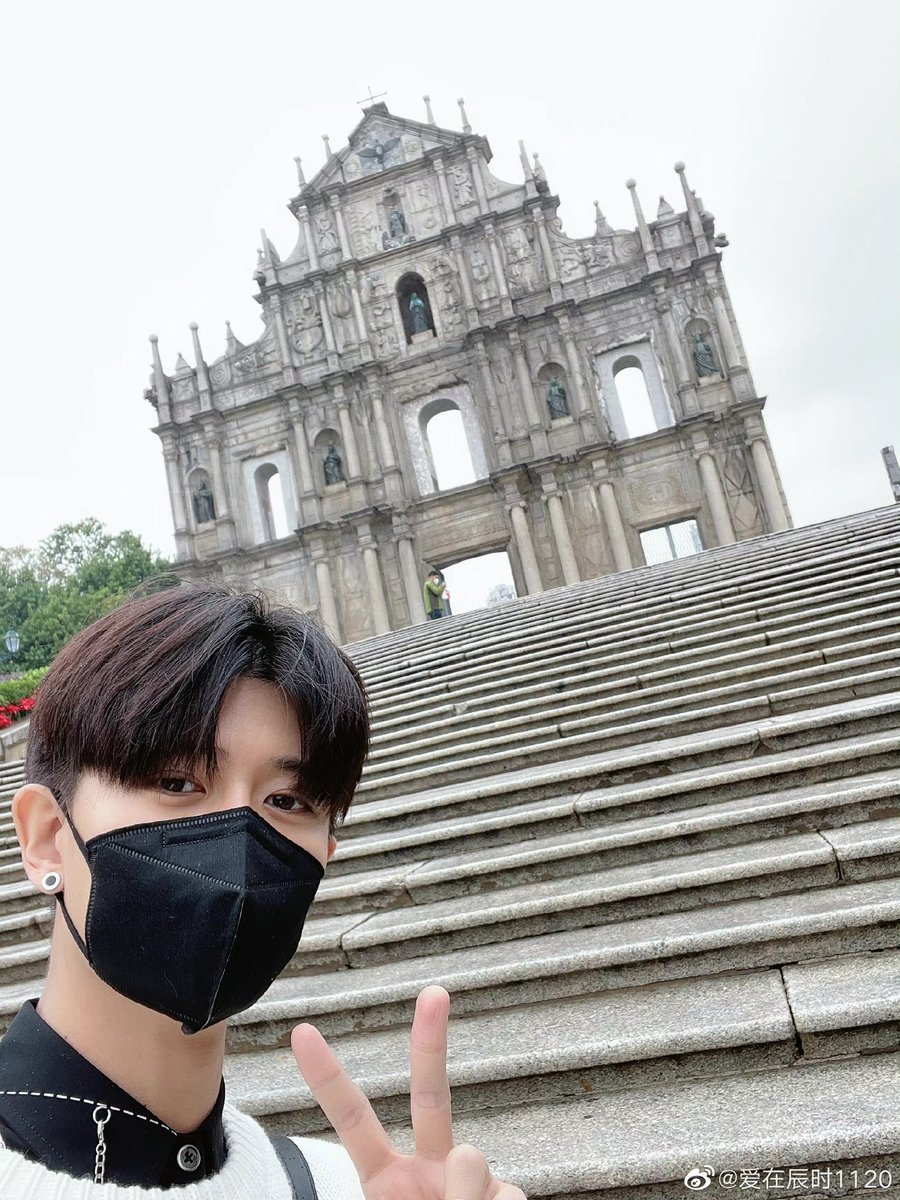 Allenrenseven's tweet photo. เมื่อคุณเค้า เซลฟี่  ท่าประจำเค้าแหละ ท่านี้อะ😅😍

ว่าแต่ทำไม อิพ่อถึงหน้าเด็กขึ้นทุกวันน่าาาาา 
ปีนี้ก็33 แล้ว ทำไมเหมือนเด็กหนุ่ม23 ว่างั้น 😍😍😍

#เหรินเจียหลุน
#renjialun
#allenren https://t.co/YmKewU2zWs