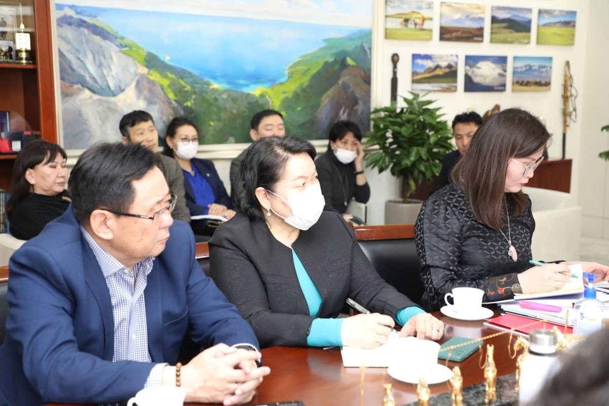 Аялал жуулчлалын салбарыг сэргээхэд ЗГ дараах 5 арга хэмжээг авч хэрэгжүүлэхээр боллоо.
Өнгөрсөн 2 сарын хугацаанд АЖ-н салбарынхантай шат дараалсан хэлэлцүүлэг, зөвлөгөөн, уулзалтыг хийж салбараа хэрхэн хурдан хугацаанд сэргээх тухайг хамтдаа хэлэлцэн 5-н асуудлыг гарган ирсэн