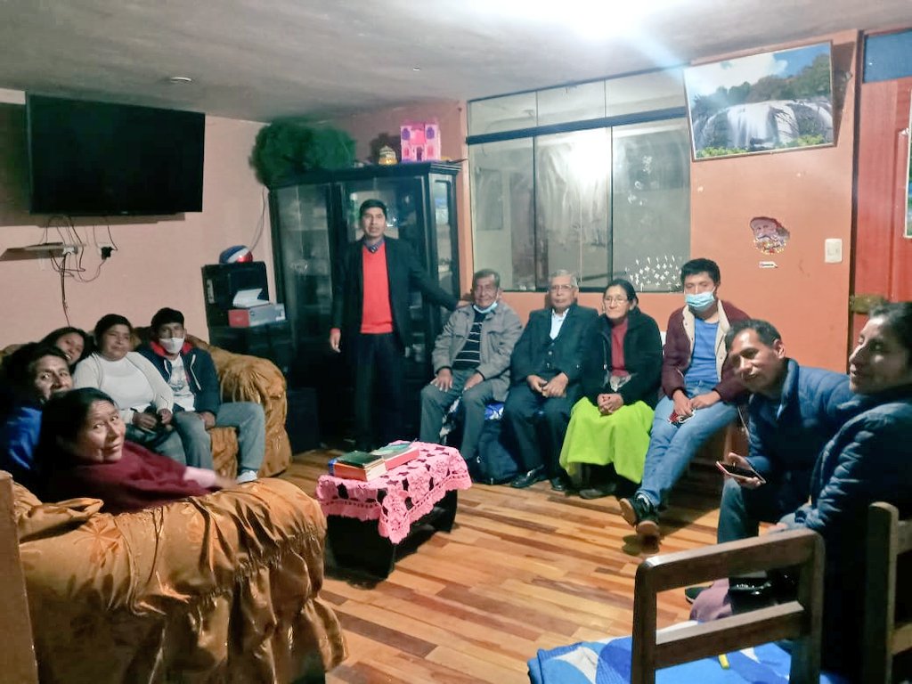 #segundanoche continuamos visitando los centros de evangelismo. 💒

Predicando y sacando decisiones de vida eterna. 🫂

#SemanaSanta2022 
#ElAmorVive ✝️