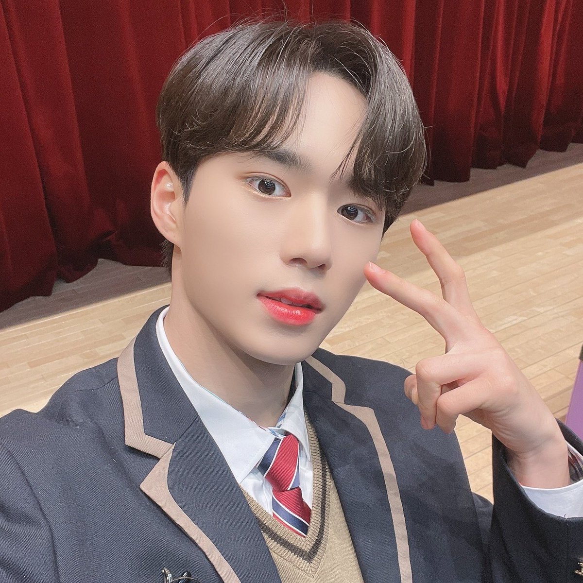 junseomio's tweet photo. au seokseo 

junse0 comienza a recibir cartas diarias de alguien desconocido, sin saber que se las manda el chico más tímido de la clase, se0khwa, quien ha estado enamorado de él durante más de un año https://t.co/niPmvTXt3t