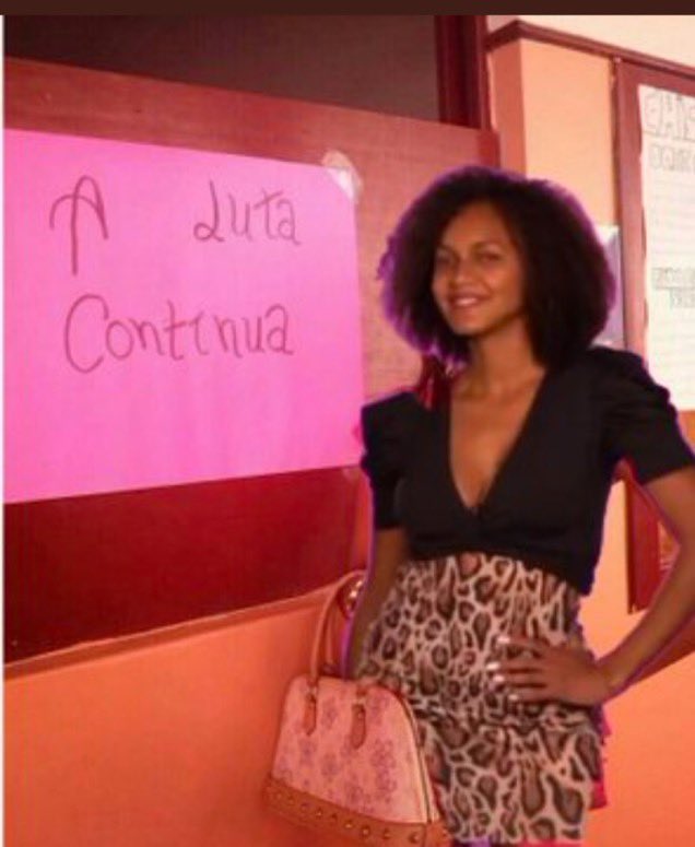 linndaquebrada's tweet photo. Galera, vamos de enviar boas energias para a nossa professora 😂🌹🥰🤎 https://t.co/7qiywvExZC
