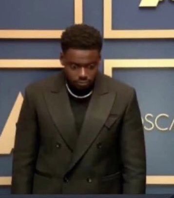 MasterTainment's tweet image. Khonshu watching Steven just GIVE the scarab to Harrow. | #MoonKnight