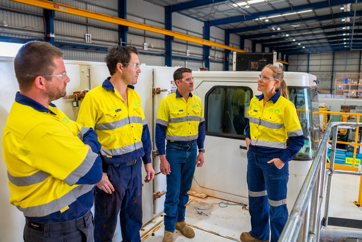 JulieShuttlewth's tweet photo. It was great to spend time with our team working on projects to trial hydrogen, ammonia and battery power #GreenEnergy technologies for locomotives, ship engines, haul trucks and drill rigs. 👷‍♀️ https://t.co/vBNTtZdsWm