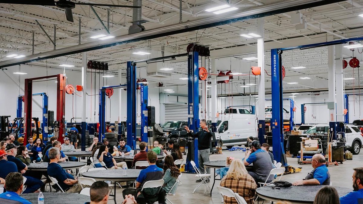 We’re so excited to show off our new Fleet Service Center right here at Bill Knight Ford🙌🏽

We’re grateful to have had not only the opportunity to have dinner with our technicians but also glad we were able to invite their families to see where Dad works.
#tulsacommunity