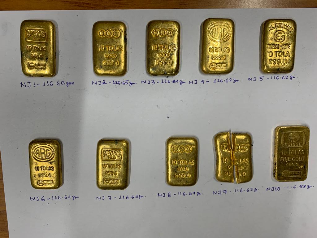 kolkata_customs's tweet photo. Acting on intelligence officers of #PreventiveCommWB on 11.4.22 searched a melting shop @Burrabazar #Kolkata indulged in illegal trade of #ForeignOrigin #GoldBars recovering 10pcs #goldbars (1166.24gms) worth ₹63,05,859/- &amp; arrested 1 person @cbic_india @PIBKolkata @DDBanglaNews https://t.co/8Koda5DrfB