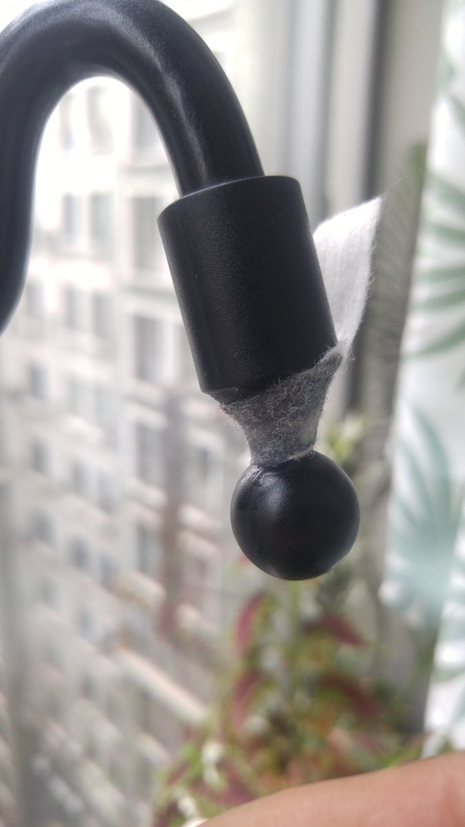 moonsongXXI's tweet photo. Plastic-mache.
Broke the phone holder.
Besides a supporting screw and epoxy inside the hollow joint, made a surface weld using some cyano-acrylate and a piece of non-woven (dried up wet-wipe). More layers, more fun. https://t.co/N9OxmwZLfF