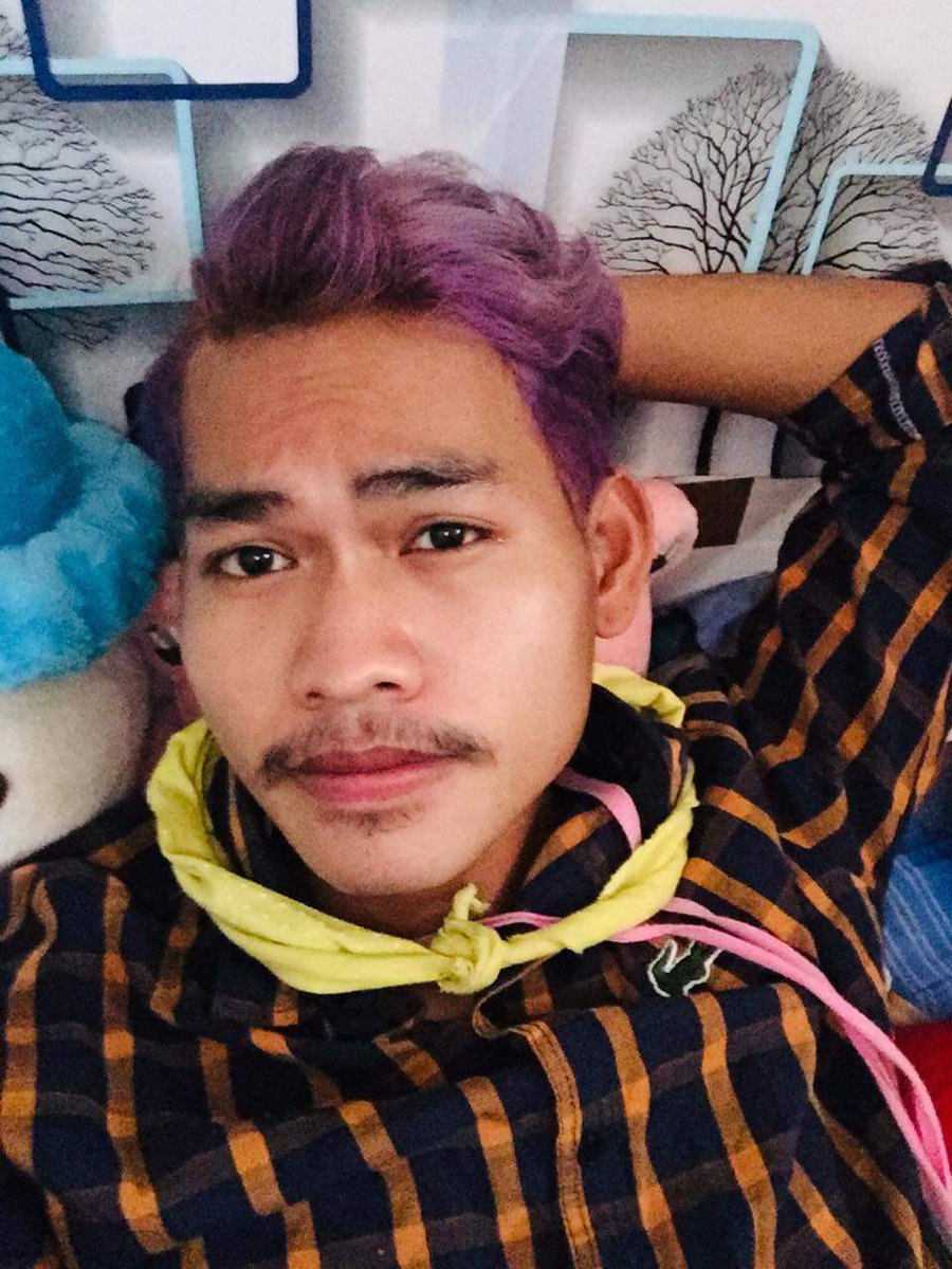 PhaSophanna's tweet photo. គាត់ចង់ល្បី អោយគាត់ល្បី���ង https://t.co/b56Ae0t1B5