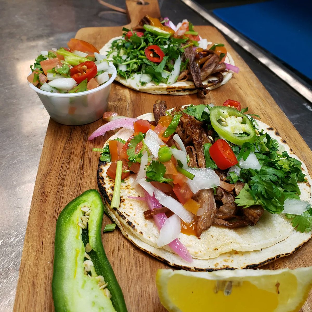 caferakkatn's tweet photo. Tri-Tip Santa Maria Takkos. Available this week.
#caferakka #live_fresh_eat_fresh #takko #santamaria
#tritipsteak #tritip
#santabarbara #carpinteria #avocadofestival #strawberryfestival #tritiptacos #rakkanroll #sultan_of_hummus #sultan_of_spice #beef #tortilla #picodegallo https://t.co/kb3O8Po1Uo