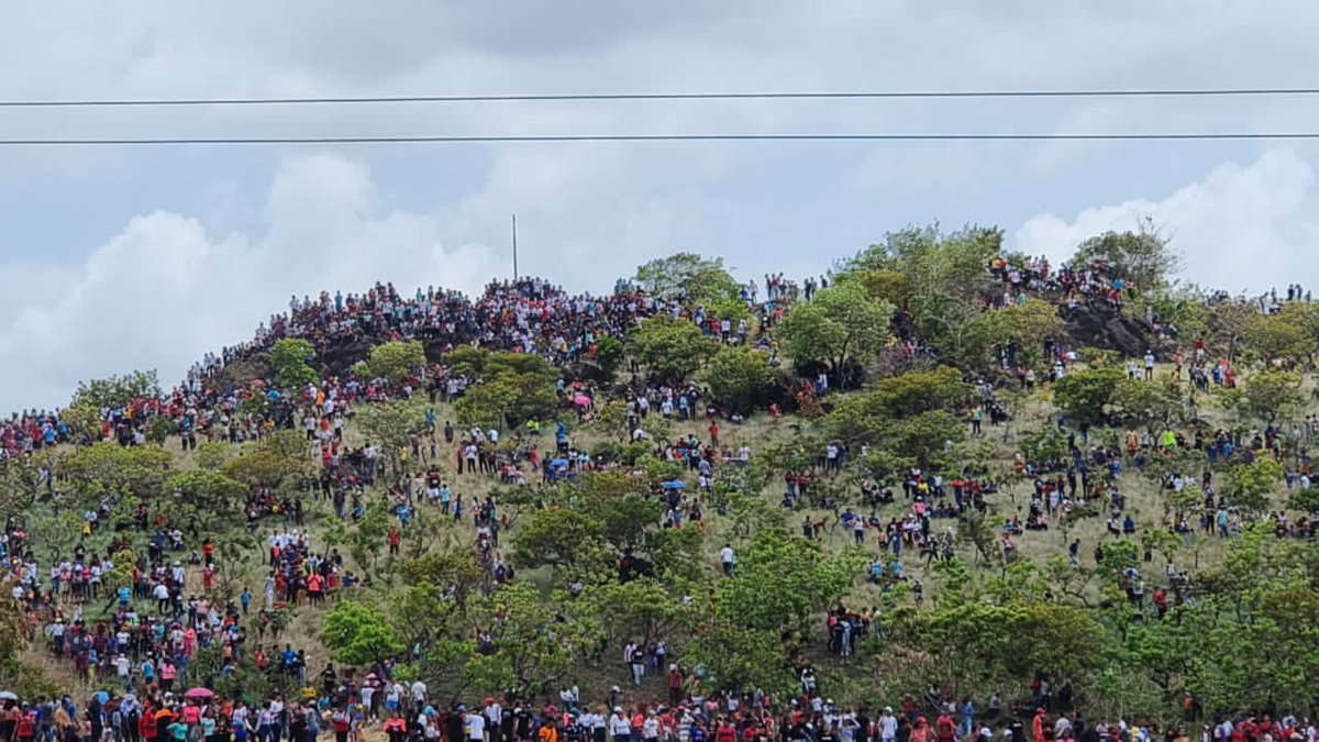 OviedoPSUV's tweet photo. El sueño se convirtió en una realidad; cientos de guayaneses celebramos la gloria conseguida en Cerro el Gallo; porque Manuel Piar merece or al Panteón Nacional y nosotros estamos asegurando si llegada ¡Viva Piar y Viva la Patria!
#11AResiste
#VamosCiudadGuayana https://t.co/fDBwiVmFRR