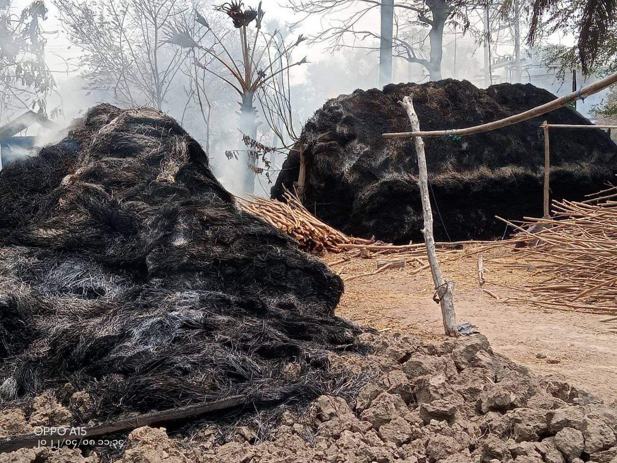 TheChindwin's tweet photo. A civilian burned to ashes, farm machinery and 74 houses destroyed in Sagaing 

12 April 2022 

A civilian is shot, brutally killed and burned his body to ashes along with 74 houses and farm, a lot of farm machinery destroyed by Myanmar military junta when storming >>>

Photo/CJ https://t.co/m7OboRgj4l