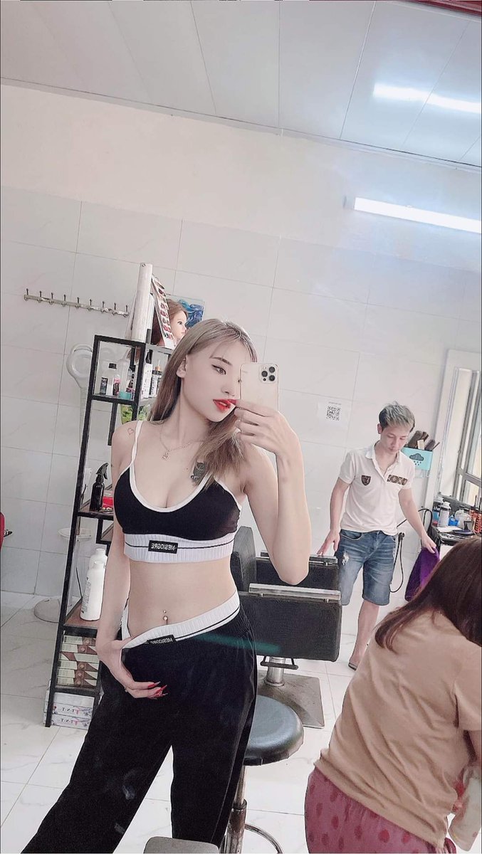 Nguyenthaomy03's tweet photo. Ngắm đông ngắm Tây không bằng ngắm em 1s 😍😍 https://t.co/B6jEwAeGVV