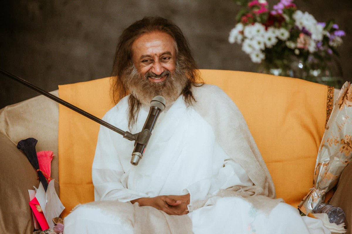 OfficeOfGurudev's tweet photo. Gurudev at the @ArtofLiving teacher and volunteer meet at Barcelona.

More clicks from yesterday! https://t.co/iJO9yRaOPt
