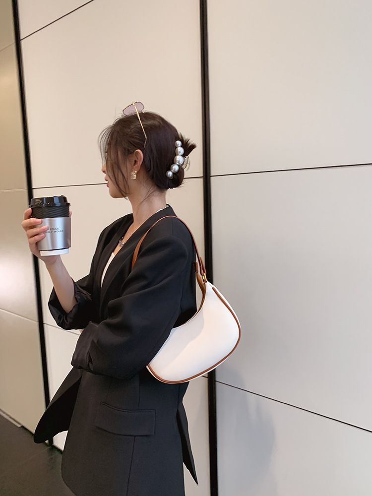 Palmy bag 290฿ ส่งฟรี พร้อมส่ง✅

สายถอดออกได้ ความยาวสาย46cm  มีช่องซิปเล็กด้านใน1ช่อง วัสดุทำจากหนังPU ซับในด้วย polyester ตัวปิดกระเป๋าช่องหลักเป็นซิป  

#รับคนละครึ่ง #กระเป๋าพร้อมส่ง