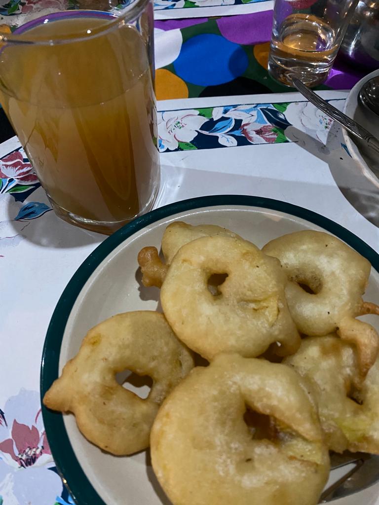TaraTeacher1's tweet photo. Fresh apple juice and apple fritters from Marpha, Nepal. Home of the apple 🍎🍏🍎#marpha #apple #mustang #nepal #vegan #internationalteacher #trekking #food #drink #marpha https://t.co/jY5s5Crj9K