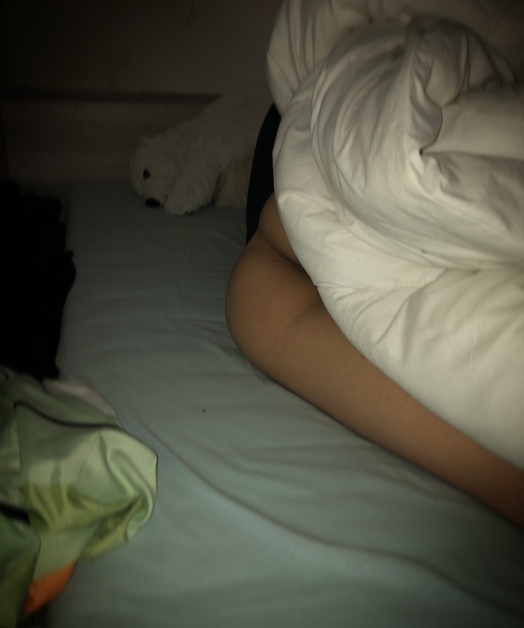 MC080422's tweet photo. 🥵 🍑
想當我室友嗎？
                               —m
#宿舍 #大學生 https://t.co/4zO9GIRjsx