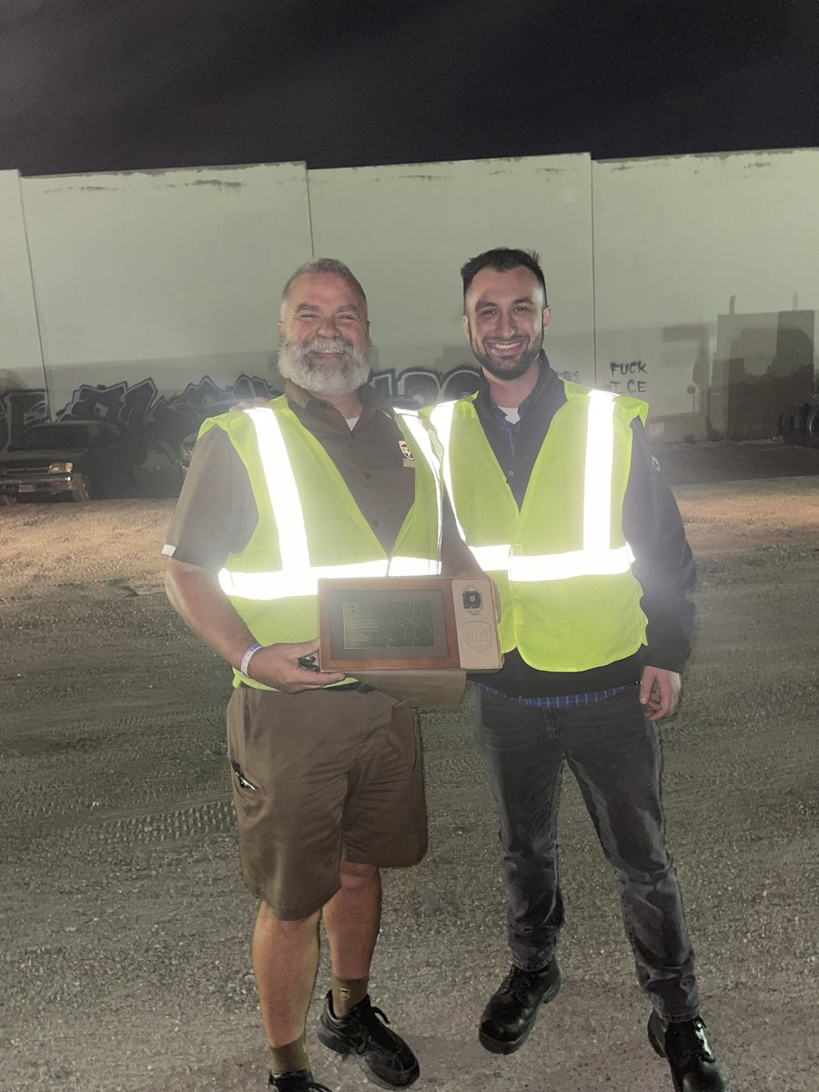Congratulations to the man behind the art work in our safety committee! <a href="/Sidewayssgaca/">Bryan</a> congratulations on your 35 years of service! Thank you 🙏